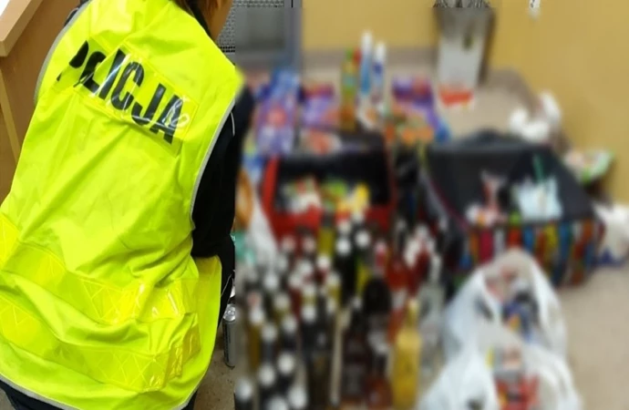 {Olsztyńscy policjanci zatrzymali dwie ekspedientki, które kradły towar ze sklepu, w którym pracowały.}
