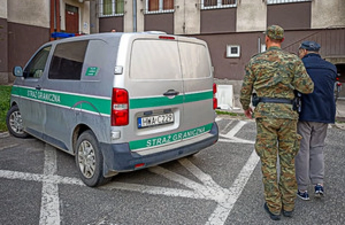 {Funkcjonariusze z Placówki Straży Granicznej w Grzechotkach zatrzymali mężczyznę, który był poszukiwany Europejskim Nakazem Aresztowania.}